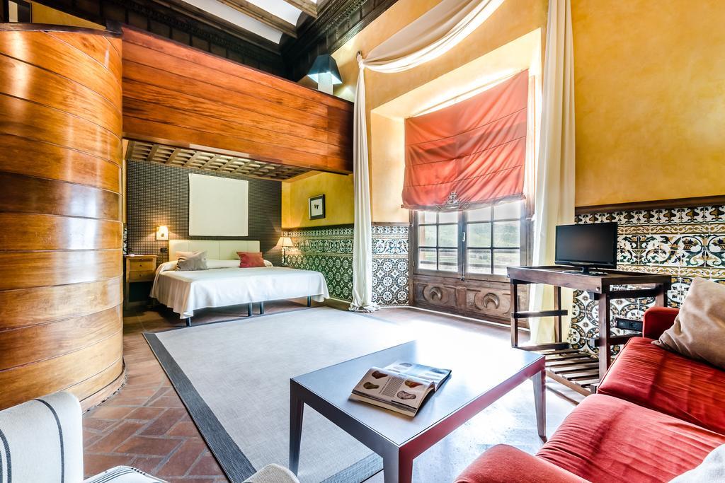Hospederia Palacio Papa Luna Illueca Bagian luar foto