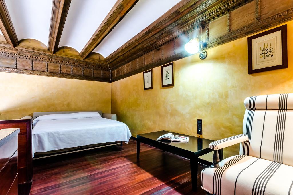 Hospederia Palacio Papa Luna Illueca Bagian luar foto